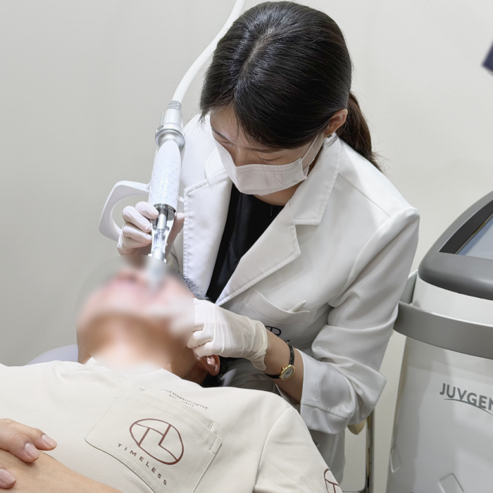공덕 팔자주름, 필러가 부담스럽다면 다른 방법은 없을까요?
